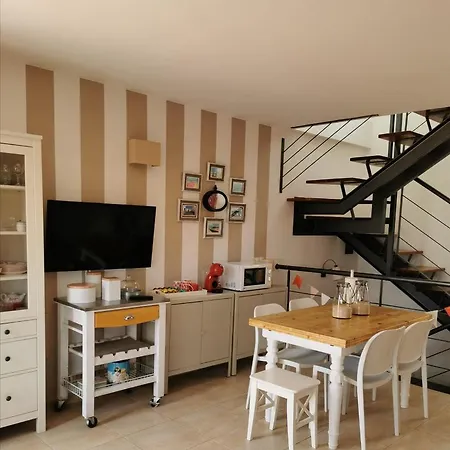 My Place In 6 Cotillo