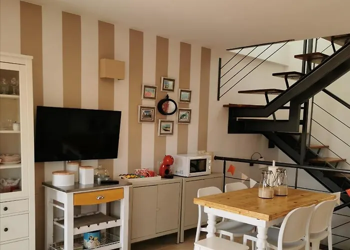 My Place In 6 Cotillo